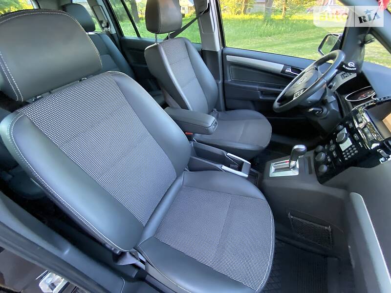 Мінівен Opel Zafira 2010 в Луцьку
