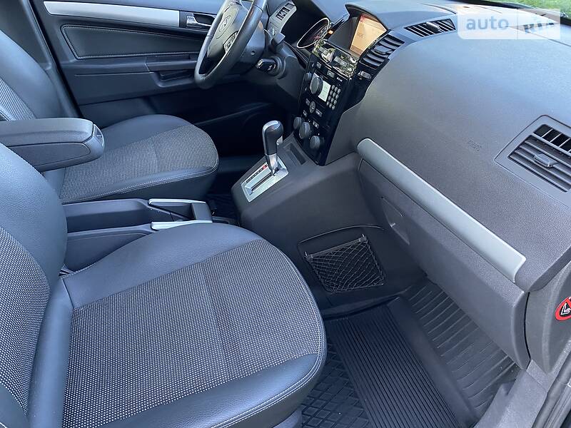 Мінівен Opel Zafira 2010 в Луцьку