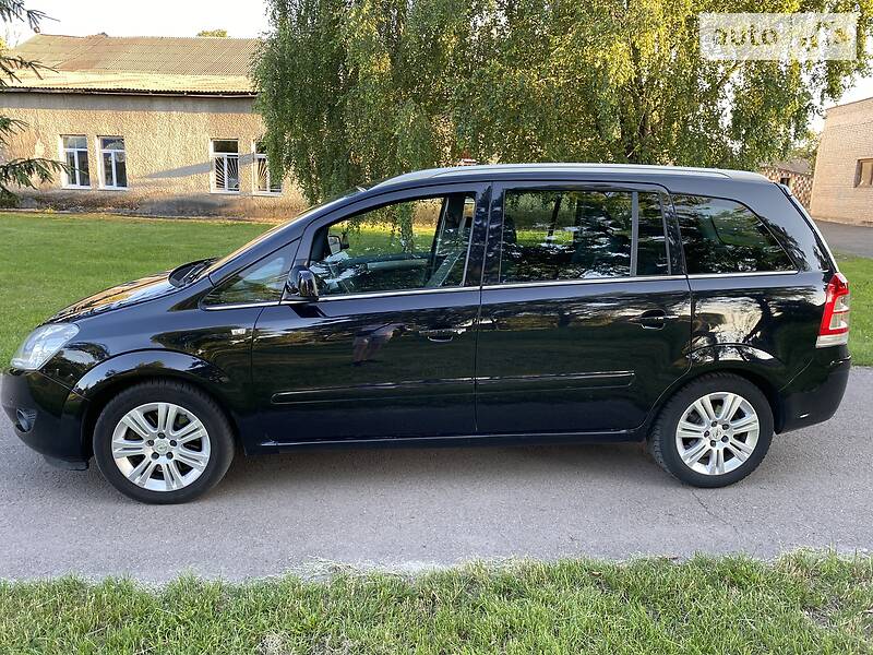 Мінівен Opel Zafira 2010 в Луцьку