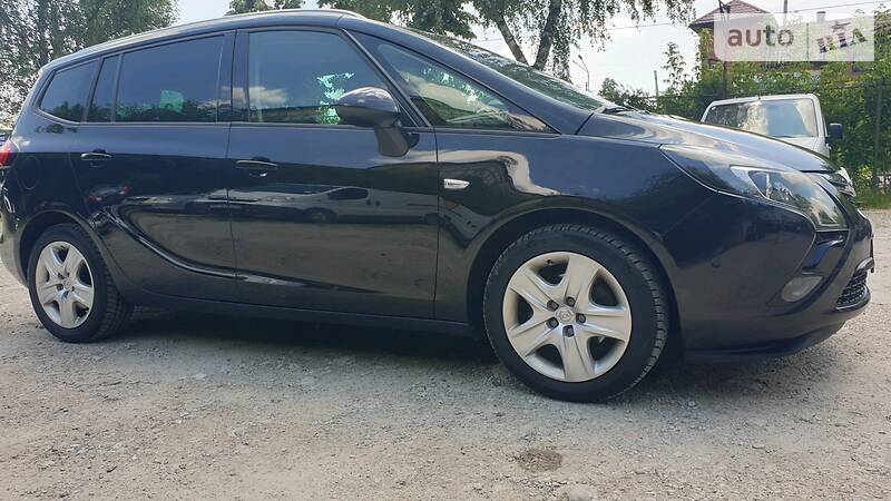 Універсал Opel Zafira 2014 в Івано-Франківську