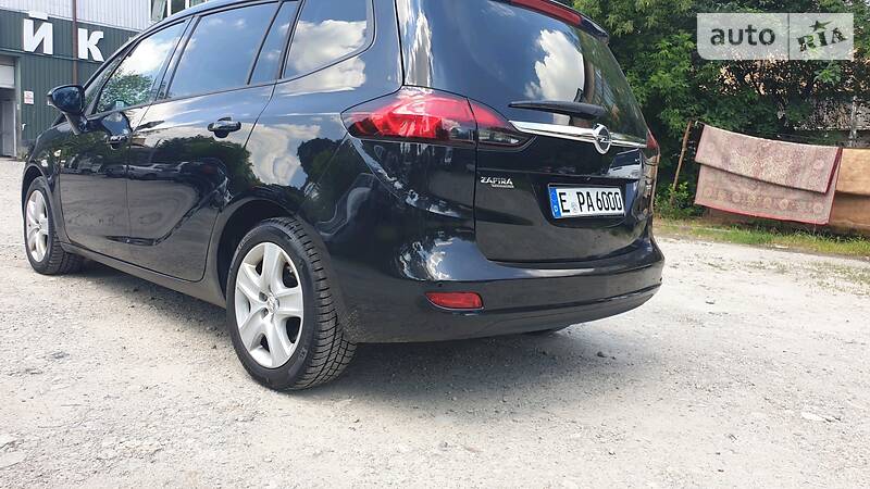 Універсал Opel Zafira 2014 в Івано-Франківську