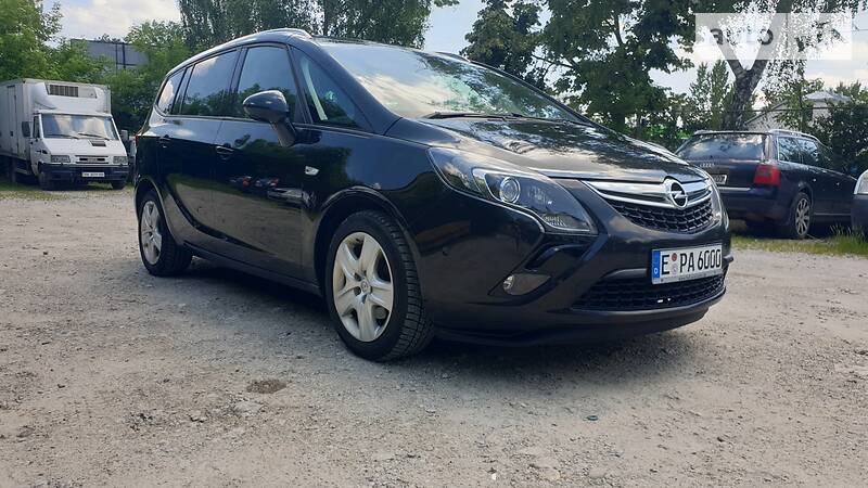 Універсал Opel Zafira 2014 в Івано-Франківську