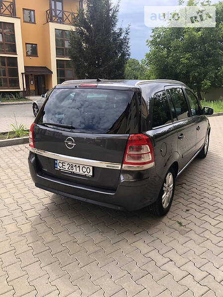 Мінівен Opel Zafira 2011 в Чернівцях