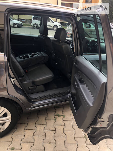Мінівен Opel Zafira 2011 в Чернівцях