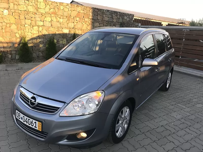 Минивэн Opel Zafira 2009 в 