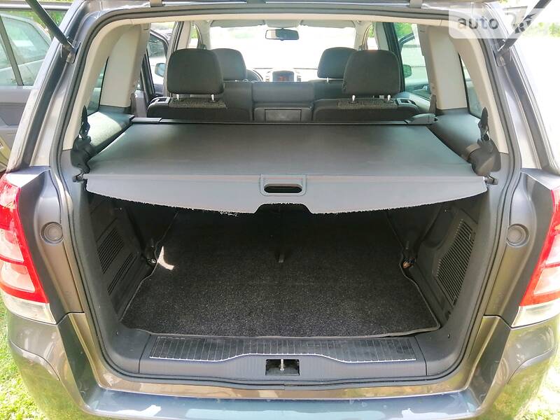 Минивэн Opel Zafira 2009 в Золочеве