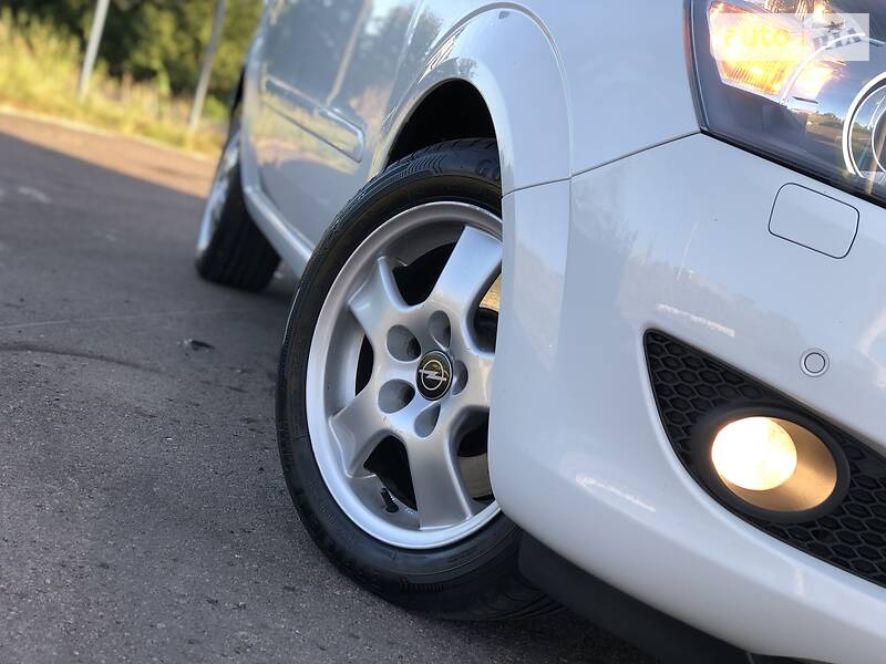 Мінівен Opel Zafira 2009 в Дрогобичі