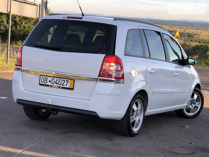 Мінівен Opel Zafira 2009 в Дрогобичі