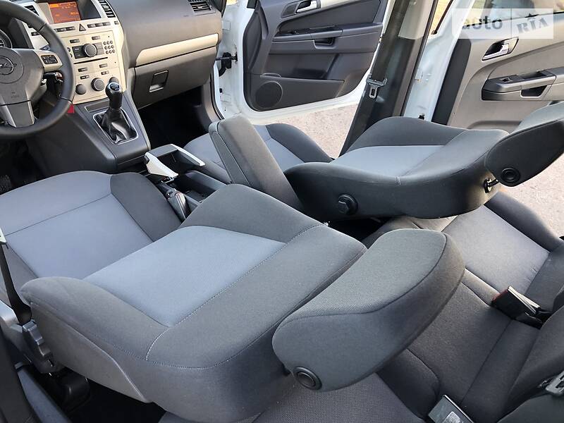 Мінівен Opel Zafira 2009 в Дрогобичі