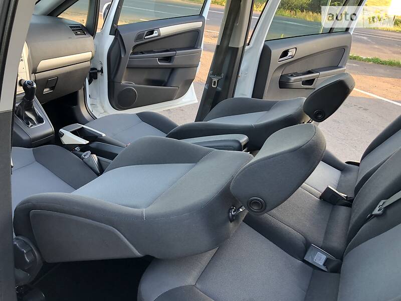 Мінівен Opel Zafira 2009 в Дрогобичі