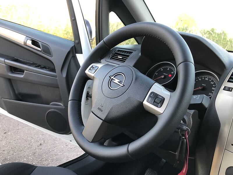 Мінівен Opel Zafira 2009 в Дрогобичі