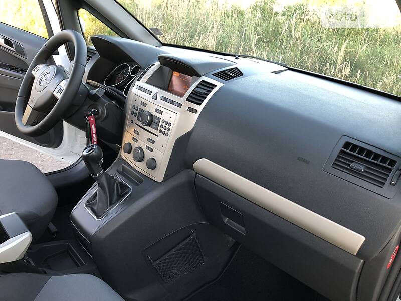 Мінівен Opel Zafira 2009 в Дрогобичі