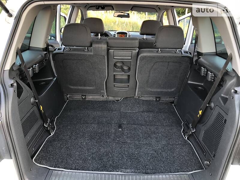 Мінівен Opel Zafira 2009 в Дрогобичі