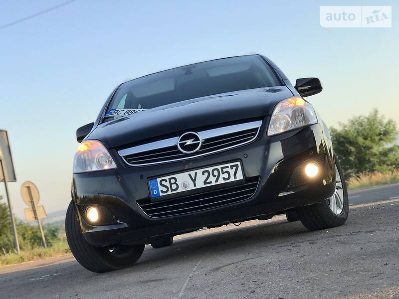 Мінівен Opel Zafira 2010 в Дрогобичі