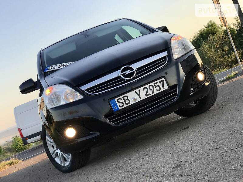Мінівен Opel Zafira 2010 в Дрогобичі