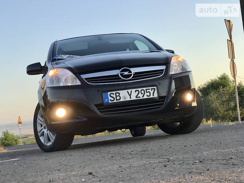 Мінівен Opel Zafira 2010 в Дрогобичі