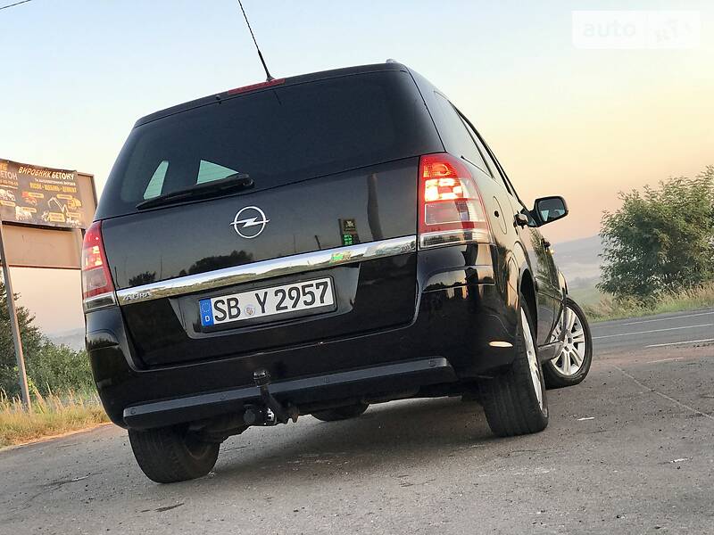 Мінівен Opel Zafira 2010 в Дрогобичі