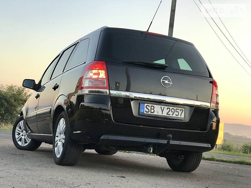 Мінівен Opel Zafira 2010 в Дрогобичі