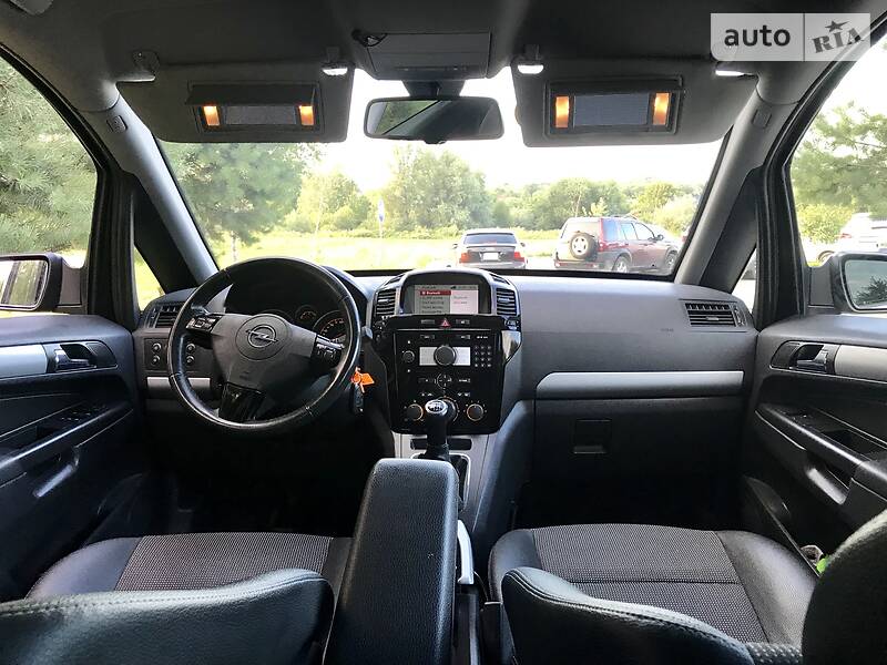Мінівен Opel Zafira 2010 в Дрогобичі