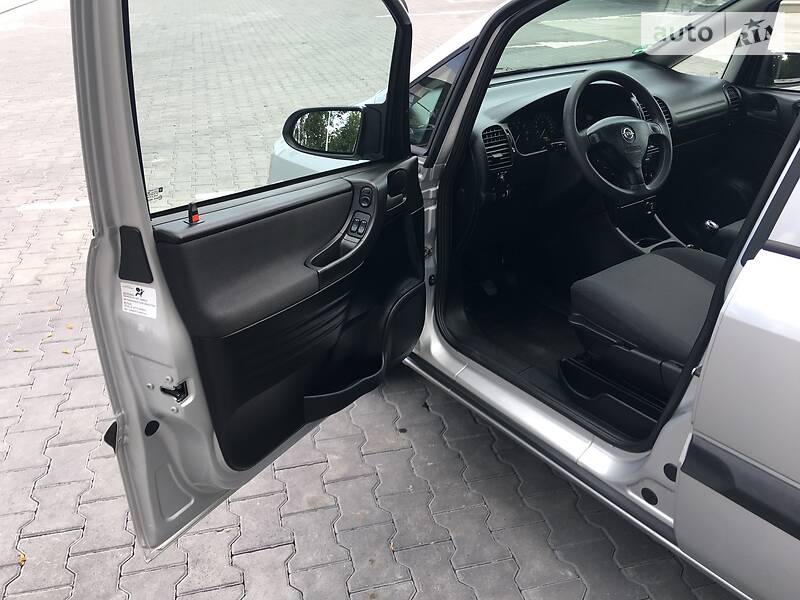Універсал Opel Zafira 2003 в Вінниці