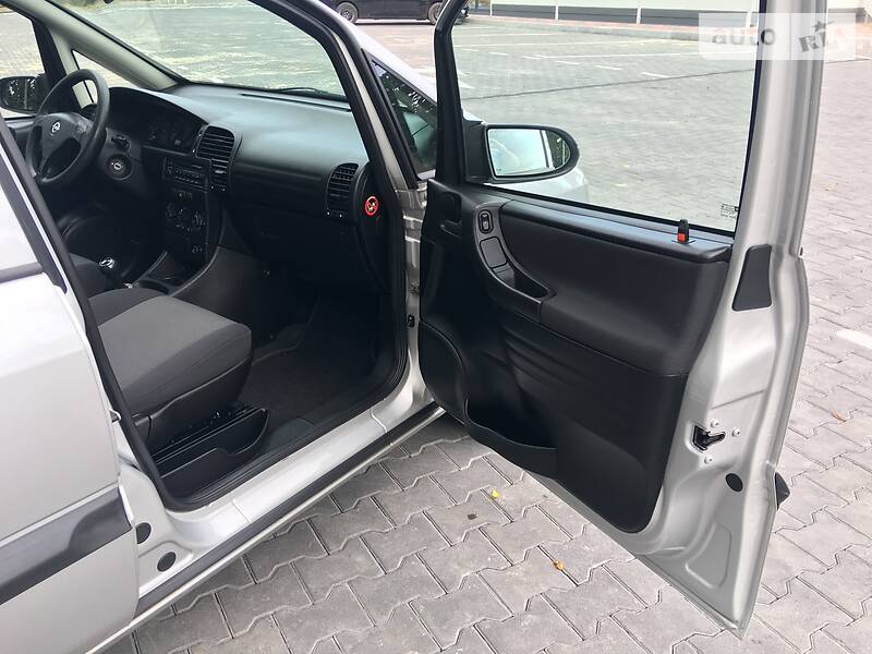 Універсал Opel Zafira 2003 в Вінниці