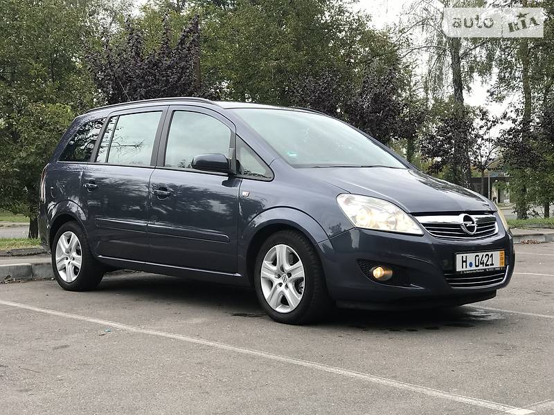 Минивэн Opel Zafira 2008 в Ровно