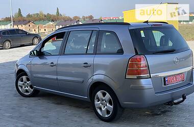 Универсал Opel Zafira 2006 в Ровно