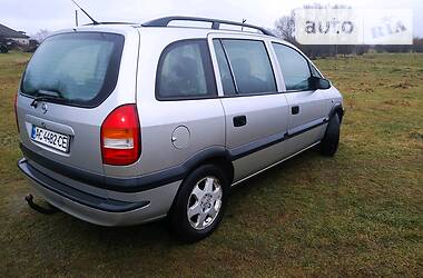 Минивэн Opel Zafira 2000 в Киверцах