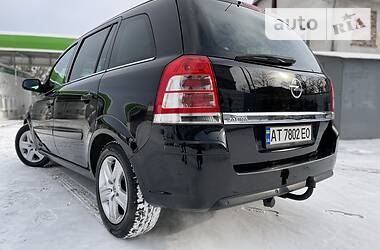 Универсал Opel Zafira 2010 в Ивано-Франковске