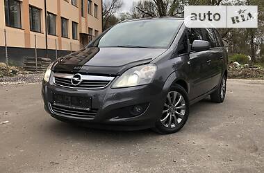 Минивэн Opel Zafira 2011 в Городке