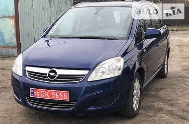 Минивэн Opel Zafira 2010 в Киеве