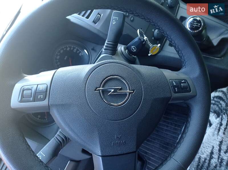 Мінівен Opel Zafira 2006 в Романіву фото 6 Мінівен Opel Zafira 2006 в Романіву