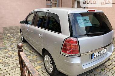 Универсал Opel Zafira 2010 в Мукачево