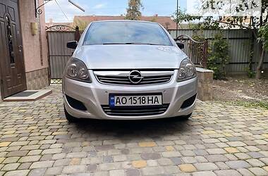 Универсал Opel Zafira 2010 в Мукачево