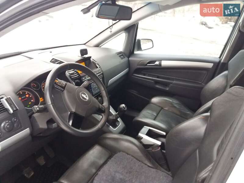 Універсал Opel Zafira 2009 в Калуші
