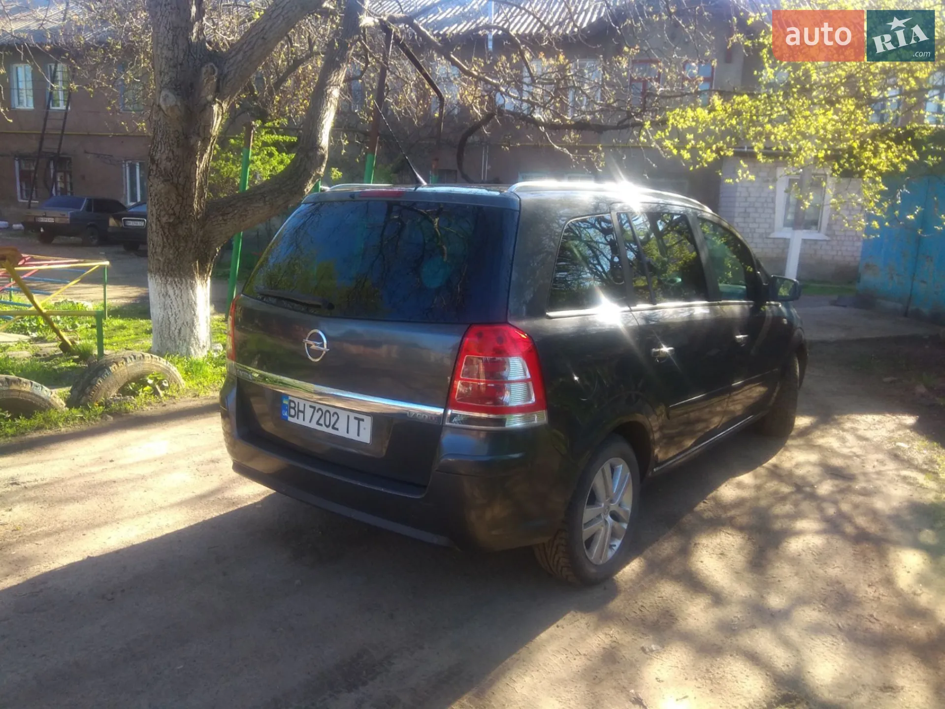 2010 Opel Zafira - мініатюра 2