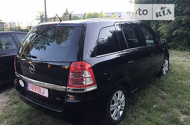 Универсал Opel Zafira 2010 в Ровно