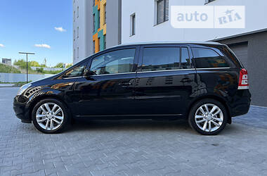 Минивэн Opel Zafira 2009 в 