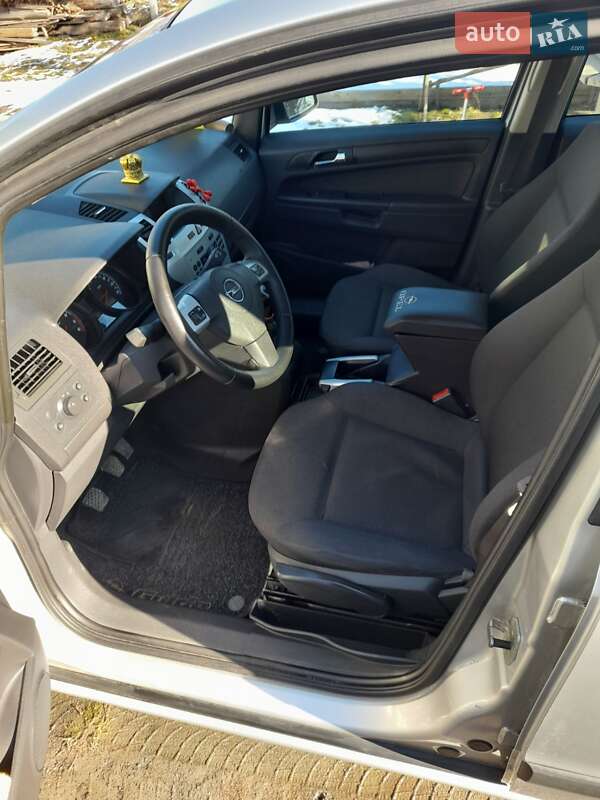 Минивэн Opel Zafira 2009 в Сарнах