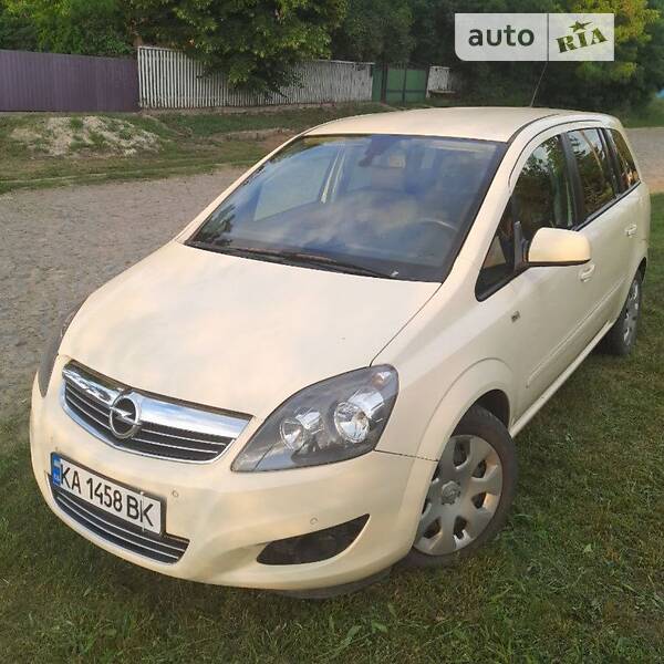 Минивэн Opel Zafira 2014 в Киеве