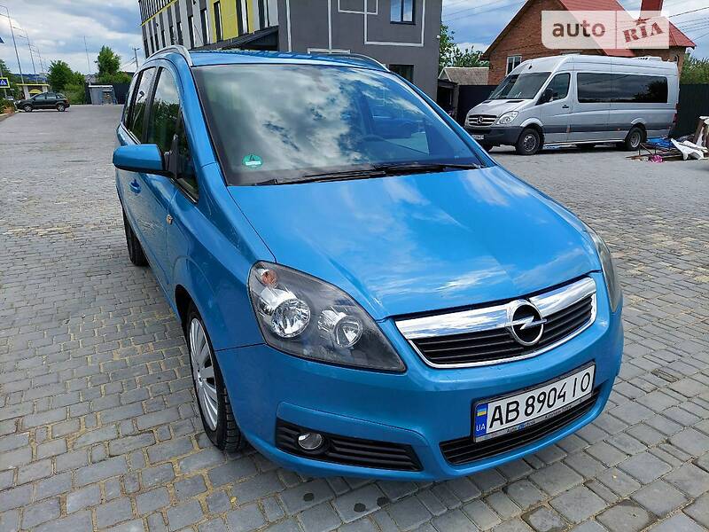 Минивэн Opel Zafira 2005 в Могилев-Подольске