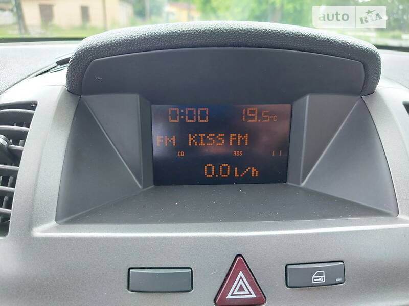 Минивэн Opel Zafira 2005 в Могилев-Подольске