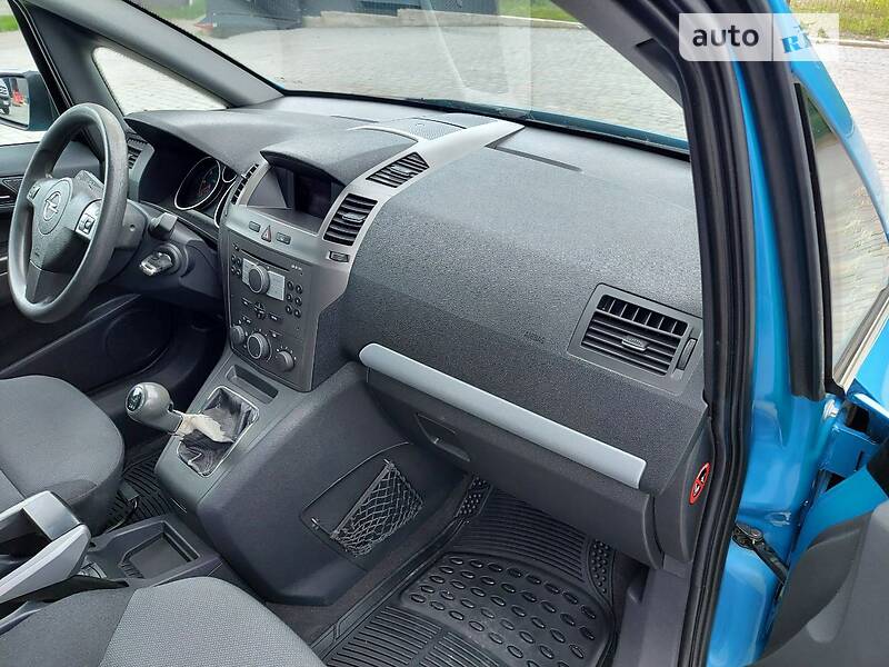 Минивэн Opel Zafira 2005 в Могилев-Подольске