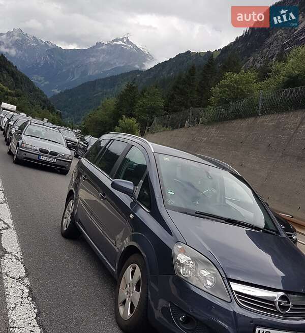 Минивэн Opel Zafira 2008 в Черновцах