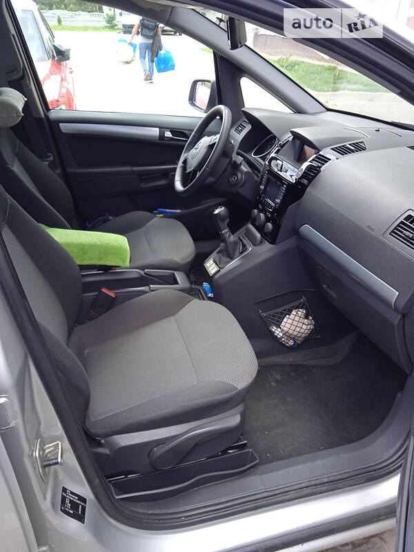 Минивэн Opel Zafira 2012 в Хмельницком