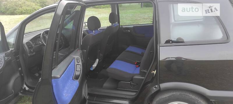 Мінівен Opel Zafira 2001 в Кам'янському