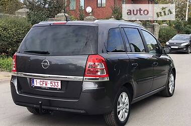 Минивэн Opel Zafira 2011 в 