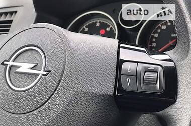 Минивэн Opel Zafira 2011 в 
