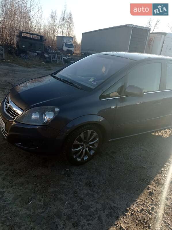 Минивэн Opel Zafira 2010 в Камне-Каширском