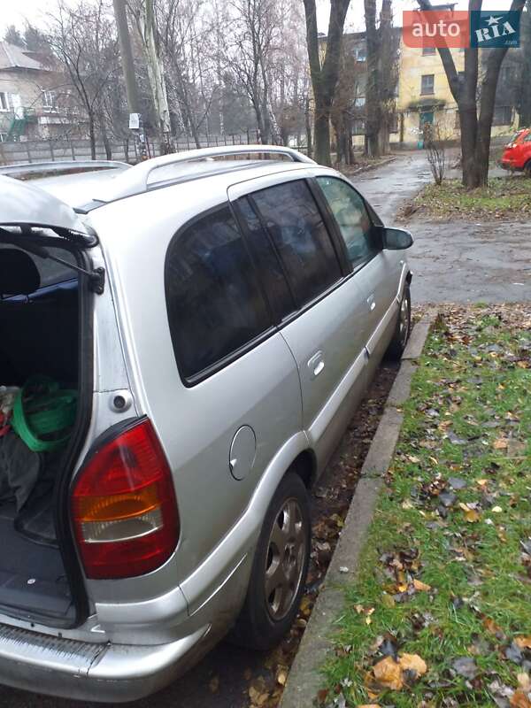 Минивэн Opel Zafira 2002 в Кривом Роге